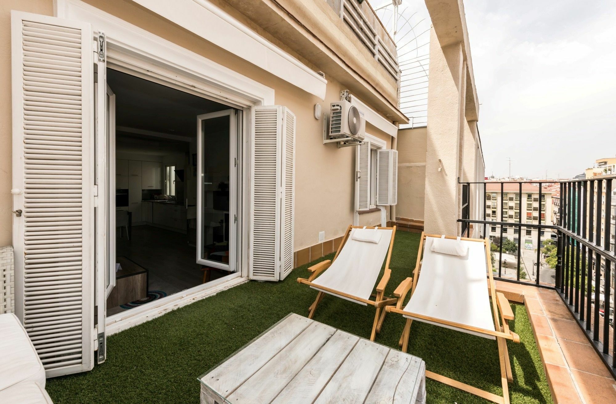 Gran Via Terrace City Center Мадрид Экстерьер фото